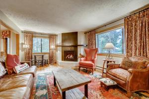 Casa de Montagne Home: High-End Log Home, Downtown Frisco