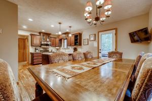 Casa de Montagne Home: High-End Log Home, Downtown Frisco