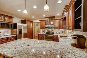 Casa de Montagne Home: High-End Log Home, Downtown Frisco