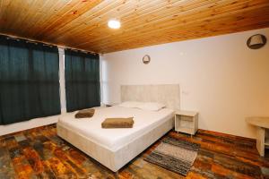 Laguna Villa - Pool, Sauna, Events - at Bazaleti Lake