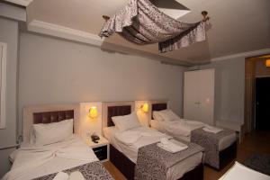 Superior Triple Room room in SRF Hotel