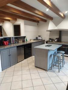 Maisons de vacances La grange de Salvaneix Gite pour 15 personnes 7 chambres avec 6 sdb-6wc : photos des chambres