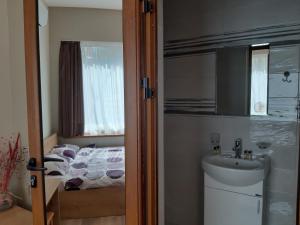 Самостоятелна стая в Клубна къща Артемида