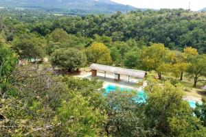 Rustic River & Bush Escape