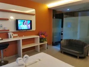 Dolphin Hotel - Batu Unjor