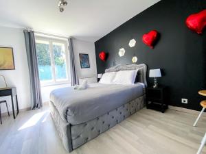 Appartements Joli studio avec jardin - Gare RER C -proche PARIS : photos des chambres