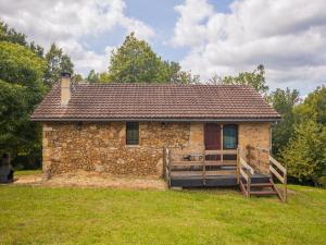 Maisons de vacances Stone holiday home in Saint Cernin de l Herm with pool : photos des chambres