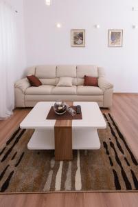 Apartment Violeta 2 with parking