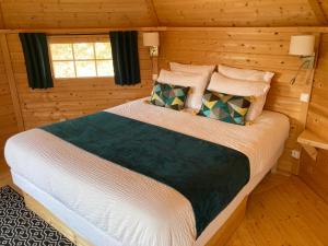 Lodges Aux Kotas Finland'Ain : Chambre Double avec Salle de Bains Privative