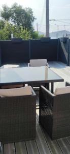 TY SAM - 2 Appartements dont 1 Grande Terrasse vue mer proche plages et commerces : photos des chambres