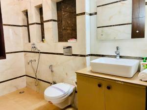 BluO 1BHK - DLF CyberCity, MG Road - Balcony, Lift