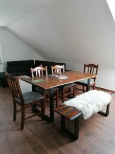 BLATNIKOV HRAM - Dobrnič