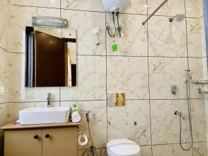 BluO 1BHK - DLF CyberCity, MG Road - Balcony, Lift