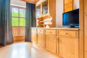 Two-Bedroom Apartment with Balcony room in Gasthof Pesbichl