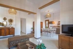 Fanis Holiday Home with Hot Tub