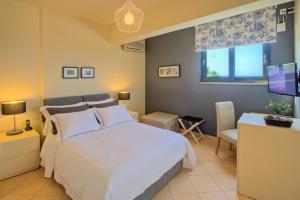 Superior Triple Room with Sea View room in Marini Luxury Apartments and Suites