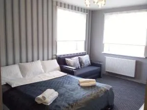 Аpartments Central Town Містечко Центральне з власним паркінгом та документами на проживання - Myketynʼtse