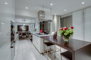 Penthouse Suite with Balcony room in Black Pearl Apartment Hotel