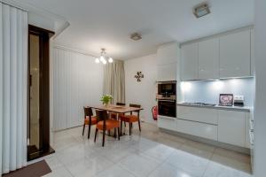 Black Pearl Apartment Hotel