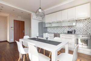 Mokotów Premium Apartment with Terrace by BookingHost