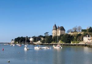 Maisons de vacances Maison avec terrasse a 50 m de la mer : photos des chambres