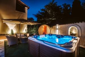 Villa Butterfly - Heated Pool, Jacuzzi, Sauna, Hammam & Gym