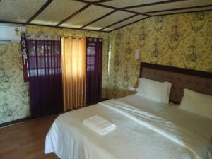 Friends Cruise, Nightstay Houseboat