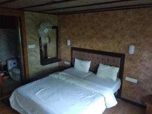 Friends Cruise, Nightstay Houseboat