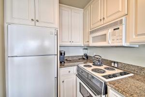 Porch and Deck Waterfront Lake Hamilton Home!