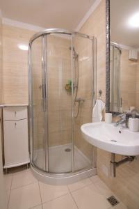 A Blok New Modern - Free garage parking, comfortable, quiet with a park view