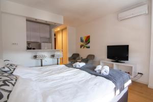 A Blok New Modern - Free garage parking, comfortable, quiet with a park view