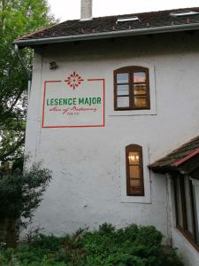 Lesence Major