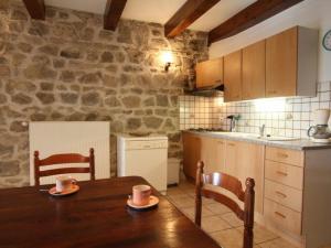 Maisons de vacances Gite Saint-Romain-Lachalm, 4 pieces, 6 personnes - FR-1-582-269 : photos des chambres