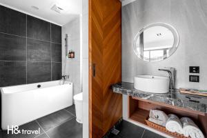 Phòng Deluxe Giường Đôi có Bồn tắm (Deluxe Double Room with Bathtub)