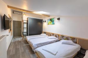 Standard Triple Room room in Ezio House