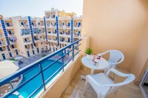 Pool View Near El Gouna With Top Floor Balcony & Kitchen - 2 x Large Pools - European Standards - Tiba Resort C34 - 赫尔格达