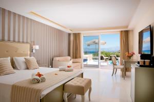 Suite with Private Pool room in Ibiscus Corfu Hotel