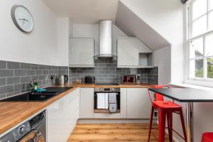 14 Feversham House Stylish 1-Bed Apartment with York Minster Views - Pass The Keys