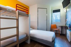 Hotels HOTEL F1 Lyon Genay Massieux : Chambre Triple Cabrio avec Salle de Bains - Non remboursable