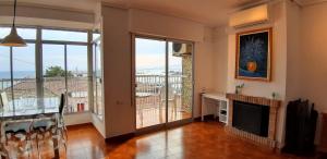 2 bedrooms flat on the beach, City center, 1 line