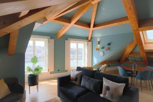 HM - Infante Riverside Apartment R