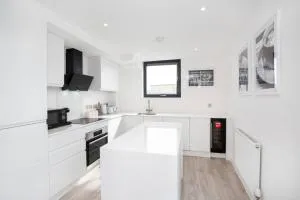 2 Bedroom Penthouse - large balcony - Minster view - Malton