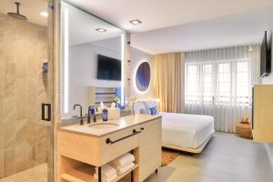 Standard King room in Hotel Greystone