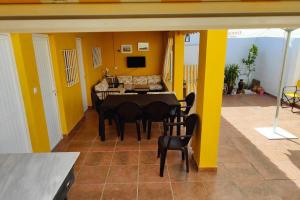 Casa a pie de playa, con patio. Zona Miramar.