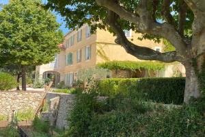 Bastide au milieu des vignes et des oliviers Aups