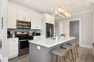 The Wando Suite at 122 Spring