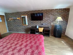 Deluxe Queen Room room in Reliance Inn