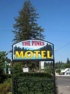 The Pines Motel - Kellogg