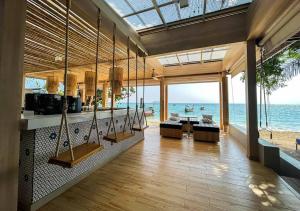 Phi Phi Holiday Resort, Leam Tong Beach