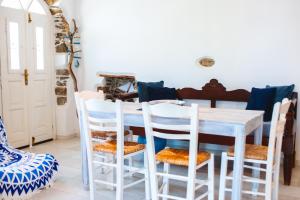 Blue & White: An Absolute Aegean dream house